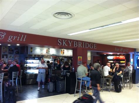 ORD - Chicago Ohare International Airport | Skybridge Bar & Grill