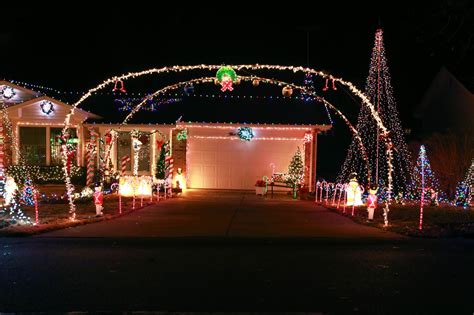 Driveway Arches For Christmas Lights • Christmas Lights Ideas