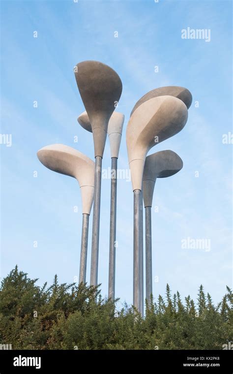 Giant golf clubs on roundabout hi-res stock photography and images - Alamy