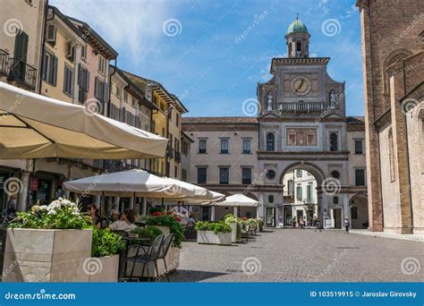 Town square in Crema editorial image. Image of landmark - 103519915