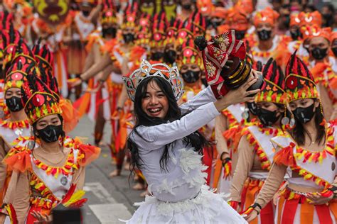 Photos: Filipinos honor Child Jesus in colorful festival - LiCAS.news | Light for the Voiceless