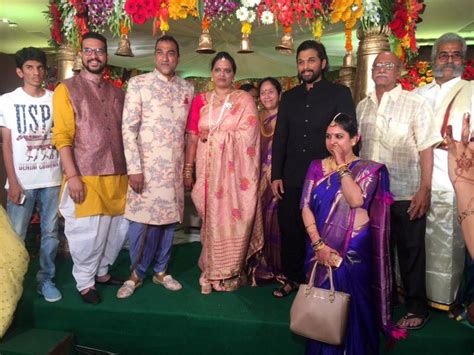 Allu Arjun Attends One Of His Managers Wedding Reception Today - Social News XYZ