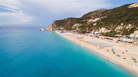 Kathisma beach in Lefkada | By the beach | Discover Greece