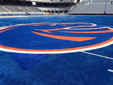 Inside Boise State's smurf turf: The first non-green field in the world