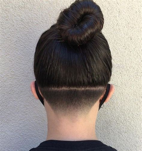 The 50 Coolest Shaved Hairstyles for Women - Hair Adviser | Opgeschoren lang haar, Kapsels ...