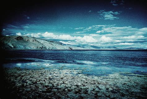 File:Lake Manasarovar.jpg - Wikimedia Commons