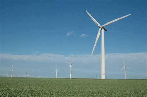 File:Wind turbine Holderness.jpg - Wikimedia Commons