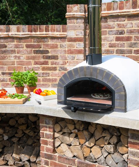 What are the different types of pizza oven? Experts answer | Gardeningetc