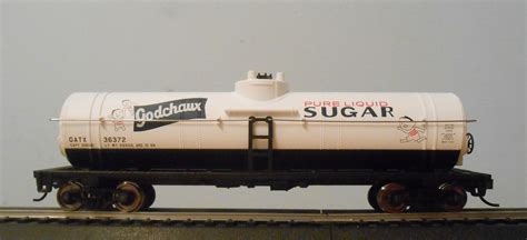 HO scale 40ft Tank Car by Walthers. | Model trains, Liquid sugar, Model railroad