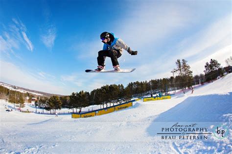 Trollhaugen Snowboarding Photography | Snowboarding photography, Snowboarding, Senior photography