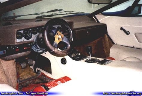 LAMBORGHINI COUNTACH - Review and photos