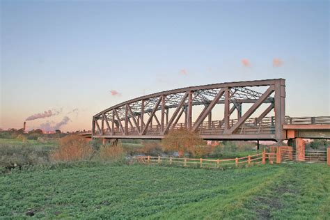 Carlton Bridge © Gordon Kneale Brooke cc-by-sa/2.0 :: Geograph Britain ...