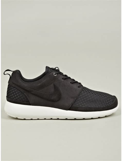 Nike Black Roshe Run Woven Sneakers in Black for Men | Lyst