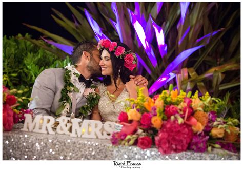 Beautiful Wedding in MOANA SURFRIDER HOTEL HI by RIGHT FRAME PHOTOGRAPHY