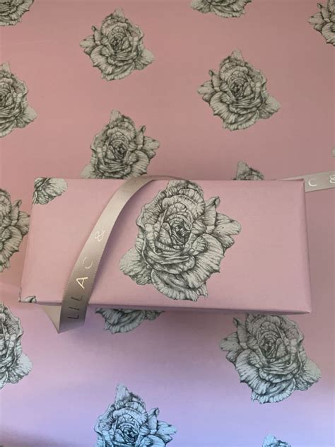 ROSE GIFT WRAP