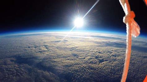 Students film breathtaking curvature of Earth using high-altitude ...