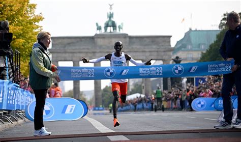 Eliud Kipchoge returns to Berlin Marathon - AW