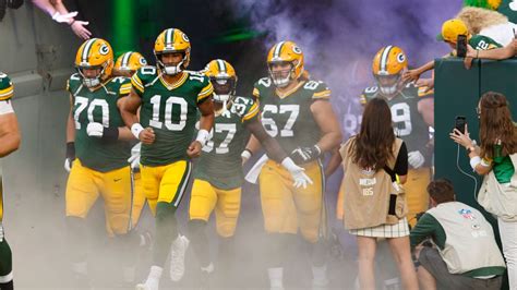 Analyzing Packers’ complete 69-player roster to start 2021