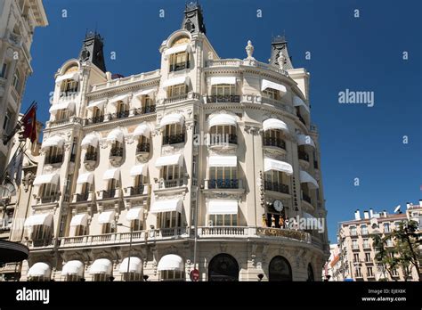 Building on Plaza de las Cortes Stock Photo - Alamy