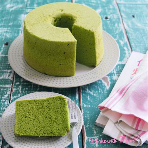 Pandan Chiffon Cake - BAKE WITH PAWS