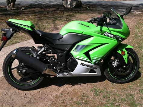 Yellow/Lime-ish helmet on a green bike? | Kawasaki Motorcycle Forums