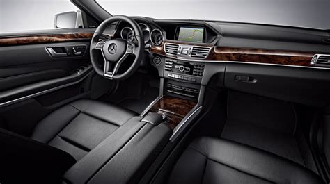 What’s Included in the 2016 Mercedes-Benz E400 Interior?®