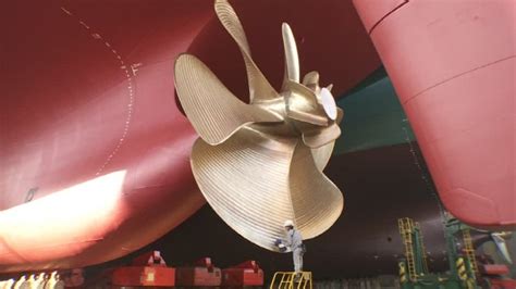 What type of propeller used on ship? Controllable Pitch Propeller (CPP) Vs Fixed Pitch Propeller ...