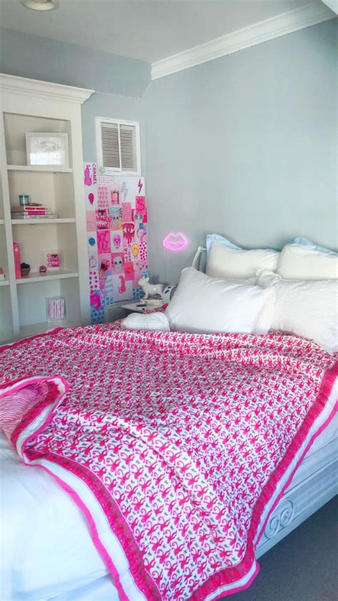 Preppy Wall Collage In 2021 Preppy Room Dorm Room Des - vrogue.co