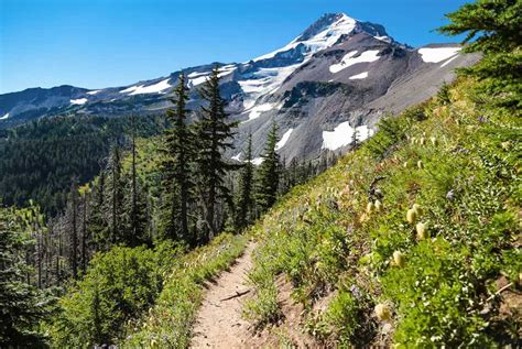 Hike Through History on These Stretches of The Oregon Trail