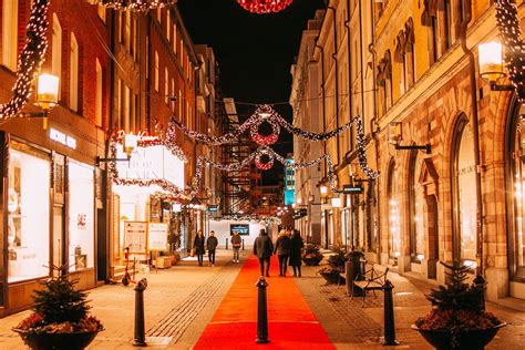 Easy Self Guided Tour of Stockholm's Christmas Lights | The Creative ...