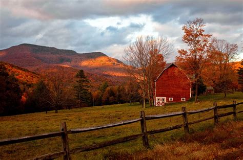 Beautiful Autumn Barn Photos - Fall Foliage Pictures Fall Foliage Pictures, Fall Pictures Nature ...