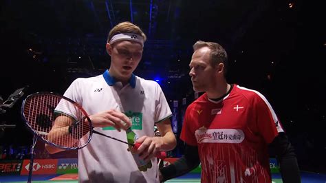 Viktor Axelsen's Badminton Racket | 360Badminton