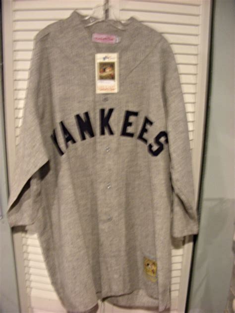 BABE RUTH # 3 THE BABE NEW YORK YANKEES 1927 ROAD MITCHELL & NESS FLANNEL JERSEY - Baseball-MLB