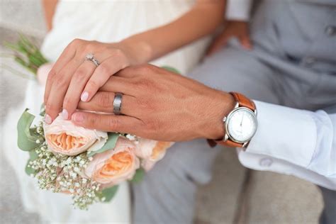 What Finger To Wear Wedding Ring On Male Outlet | bellvalefarms.com