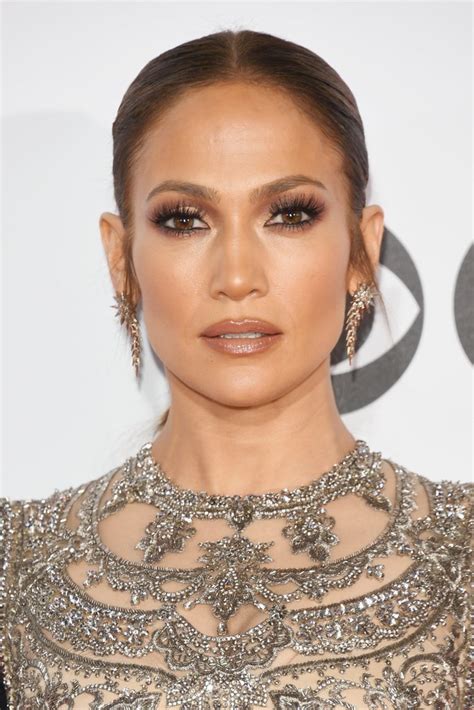 Recreate Jennifer Lopez’s Makeup Look | eniGma Magazine