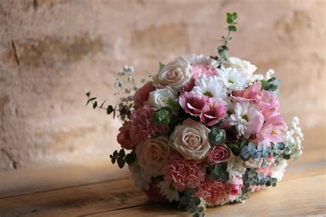 Free picture: table, wooden, bouquet, shadow, romance, arrangement, decoration, flower, rose, leaf
