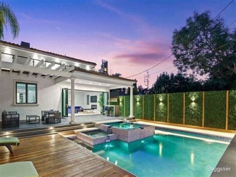 Contemporary Backyard Space with Heated Pool/Spa | Rent this location on Giggster