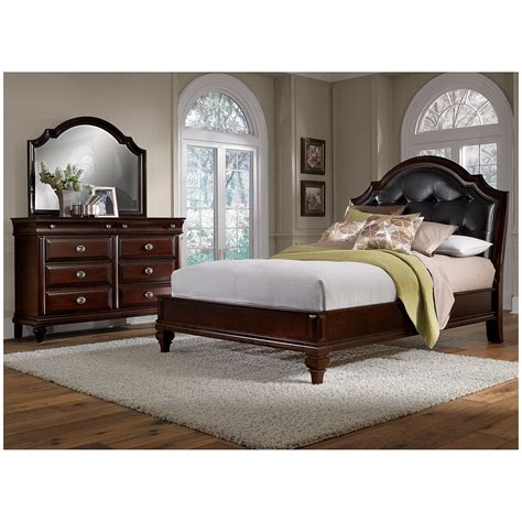 Manhattan 5-Piece Queen Bedroom Set - Cherry | Value City Furniture