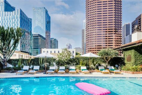 Outdoor Swimming Pool & Bar in Downtown LA | Hotel Figueroa