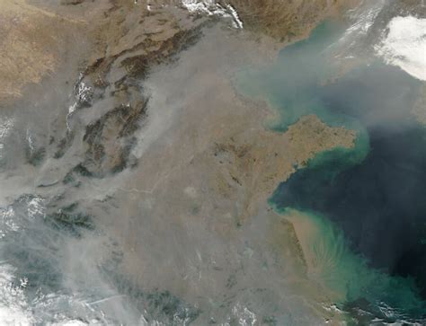 26 Shocking Photos Of The Pollution In China's Yangtze River