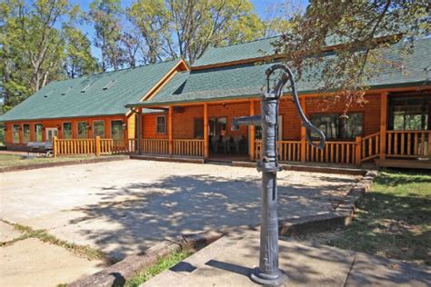 The Western Lodge - Woodland Ridge Cabins & Lodges - Hocking Hills, Ohio