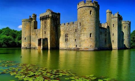 Five Of The World's Most Incredible Castles