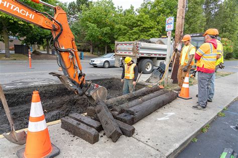 Roundabout construction | Peninsula Daily News