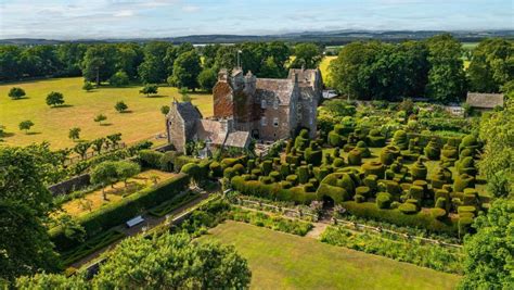 Look inside Earlshall Castle home to Robert the Bruce's family on sale for £8m | STV News