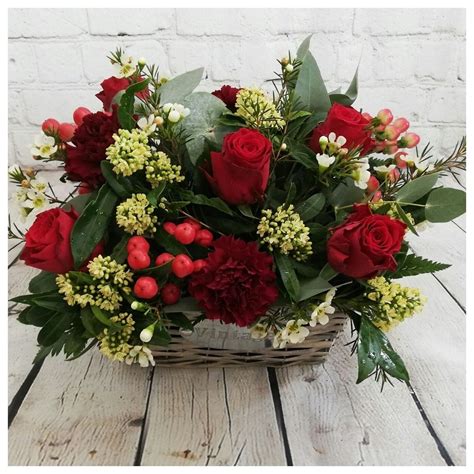 Low arrangenent for a ruby wedding anniversary. Roses, hypericum ...