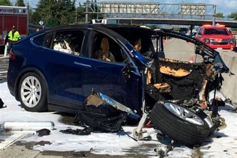 Tesla’s Autopilot keeps causing its cars to crash - Vox