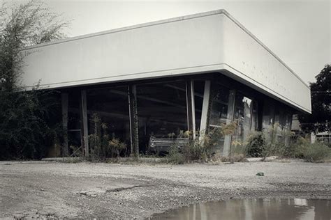 Abandoned Ohio Chrysler Dealership | Victory Rolls and V8s