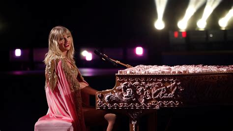 Taylor Swift’s ‘Folklore’ Returns to No. 1 for a Seventh Week - The New York Times