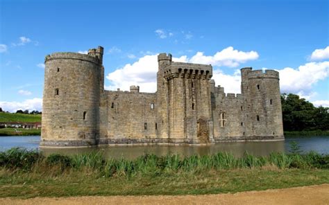 Why Did Castles Have Moats? | Wonderopolis