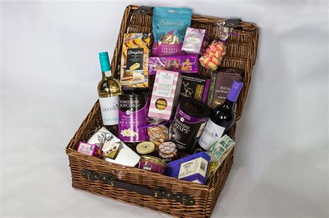 Why Luxury Hampers Make A Great Christmas Gift - Counting To Ten